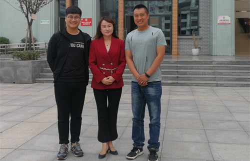 3.寇爽校长与支教教师在西昌学校合影_副本 3.寇爽校长与支教教师在西昌学校合影_副本