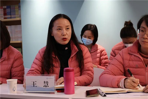 11校党总支副书记、副校长王慧进行总结发言 11校党总支副书记、副校长王慧进行总结发言