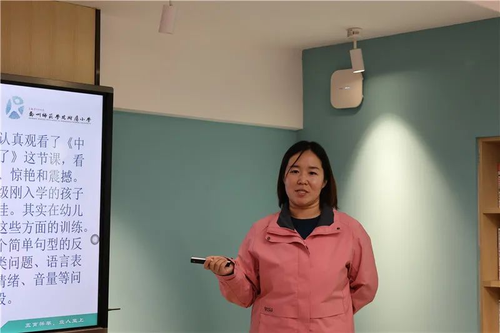 8园校双方学科代表作研讨交流 8园校双方学科代表作研讨交流