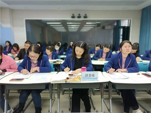 参赛老师进行现场知识问答19 参赛老师进行现场知识问答19