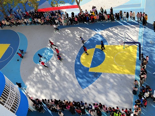 哨声响起,比赛正式开始! 哨声响起,比赛正式开始!