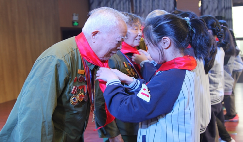 抗美援朝老兵团来我校进行爱国主义教育活动 抗美援朝老兵团来我校进行爱国主义教育活动